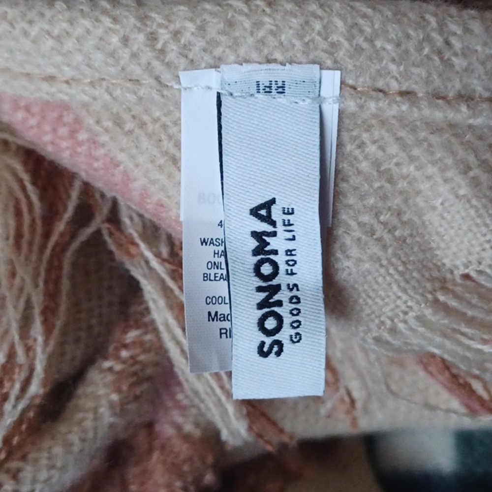 NWT SONOMA Triangle Scarf - Picture 7 of 8